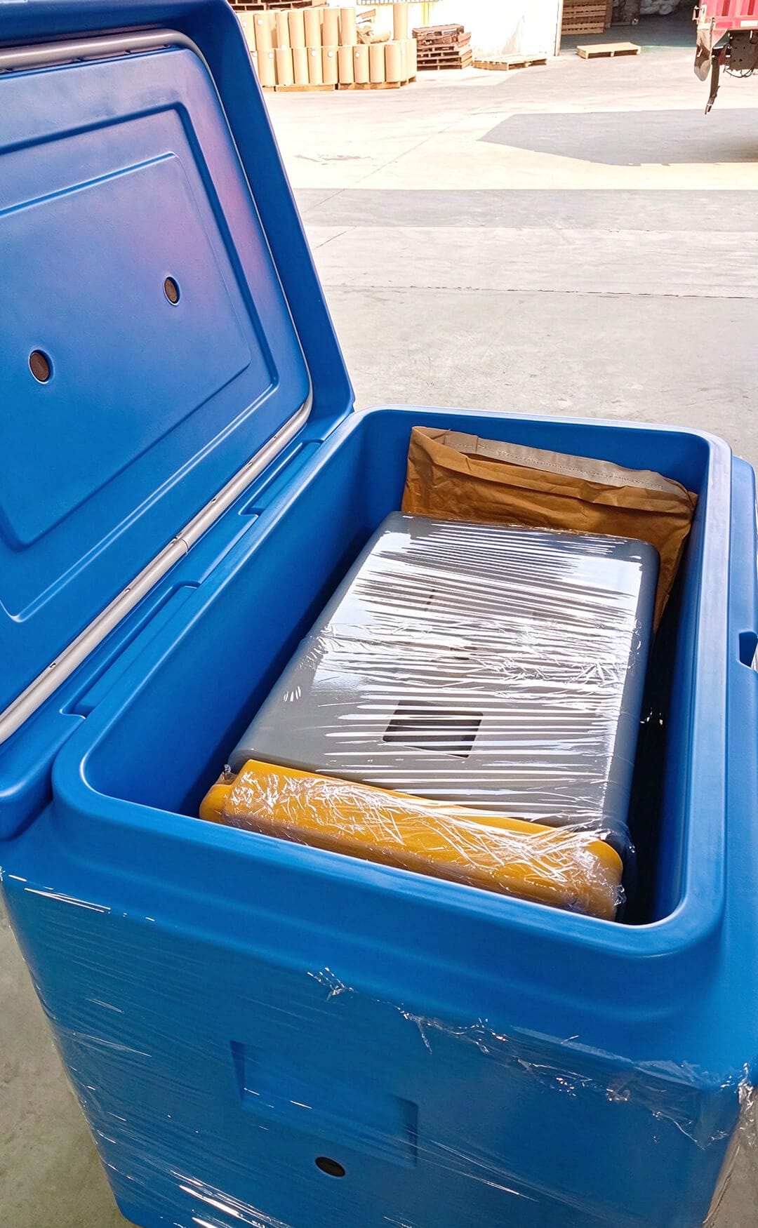 Nestable dry ice coolers